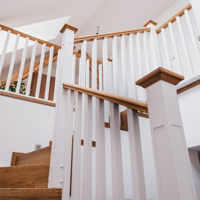 dřevěné zábradlí